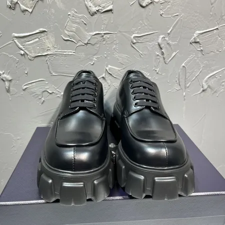 プラダ ビジネスシューズ