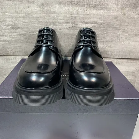 プラダ ビジネスシューズ