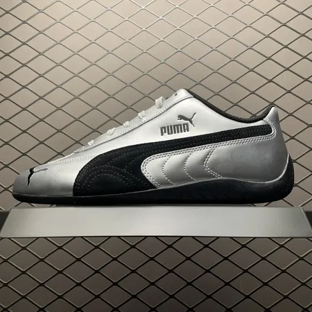 プーマ スニーカー