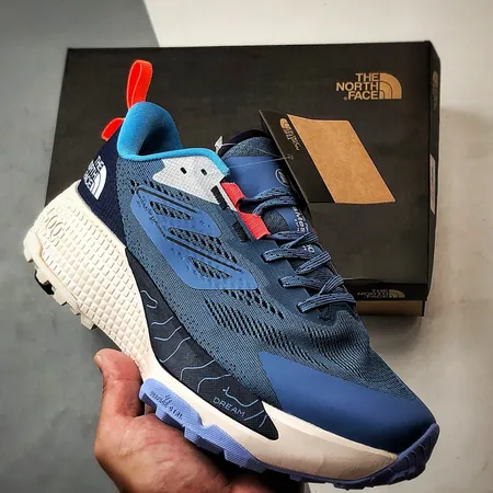 ノースフェイス スニーカー