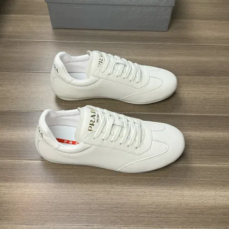 プラダ スニーカー
