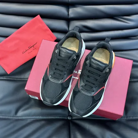 フェラガモ カジュアルシューズ