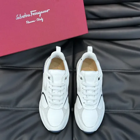 フェラガモ カジュアルシューズ