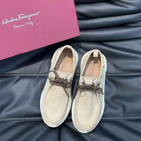 フェラガモ カジュアルシューズ