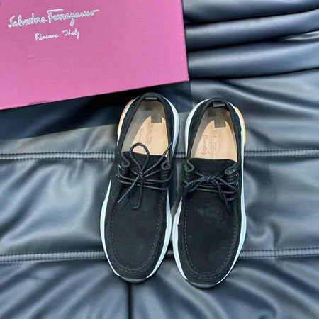 フェラガモ カジュアルシューズ