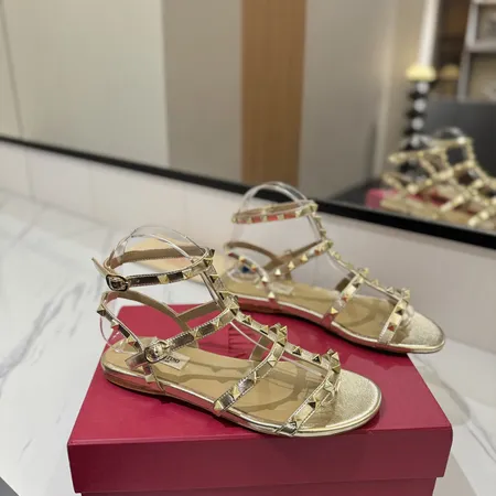 ヴァレンティノ サンダル