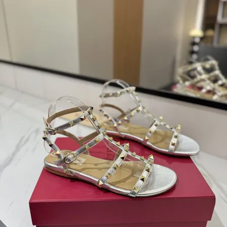 ヴァレンティノ サンダル