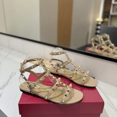 ヴァレンティノ サンダル