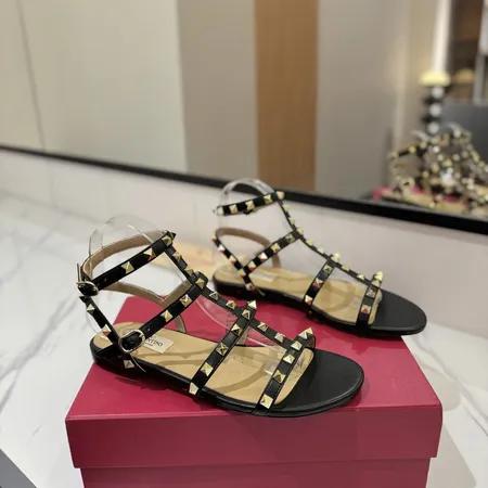 ヴァレンティノ サンダル