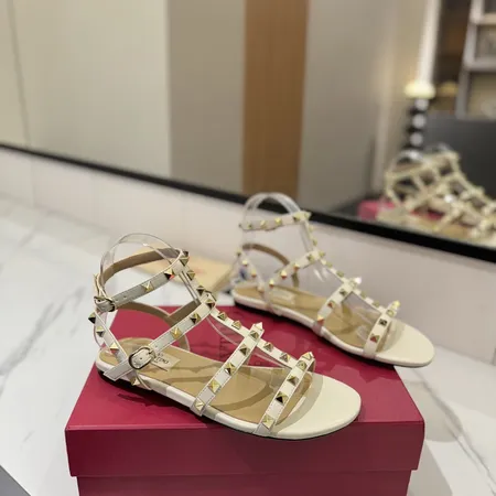 ヴァレンティノ サンダル