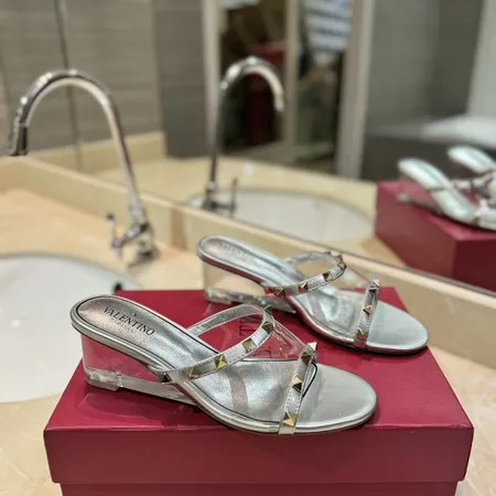 ヴァレンティノ サンダル