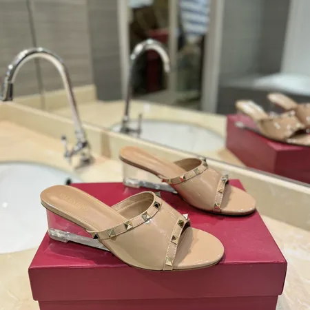 ヴァレンティノ サンダル