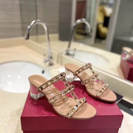 ヴァレンティノ サンダル