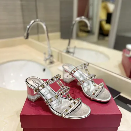 ヴァレンティノ サンダル