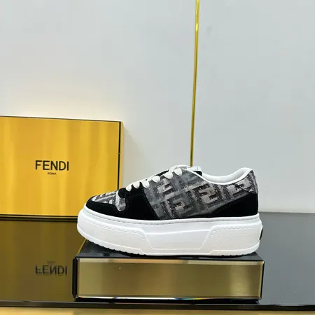 フェンディ カジュアルシューズ