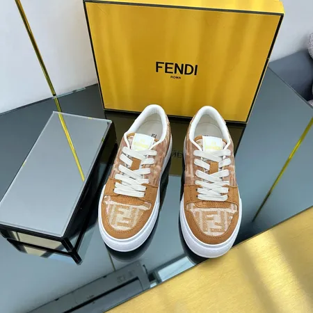フェンディ カジュアルシューズ