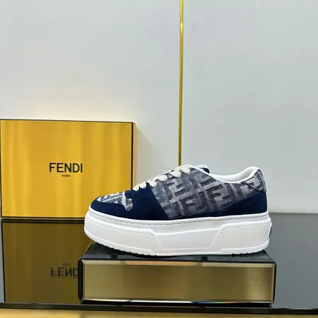 フェンディ カジュアルシューズ