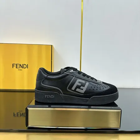 フェンディ カジュアルシューズ