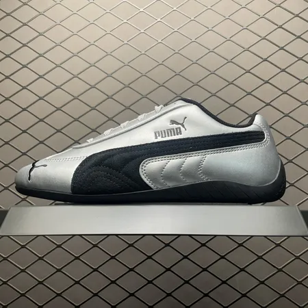 プーマ スニーカー