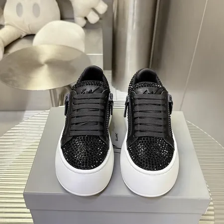 フェンディ カジュアルシューズ