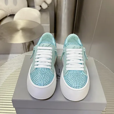 フェンディ カジュアルシューズ