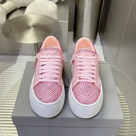 フェンディ カジュアルシューズ