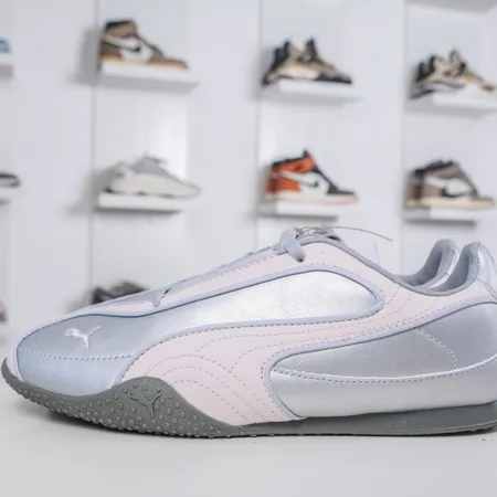 プーマ スニーカー