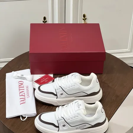 ヴァレンティノ カジュアルシューズ