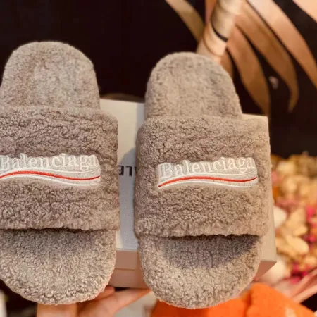バレンシアガ スリッパ