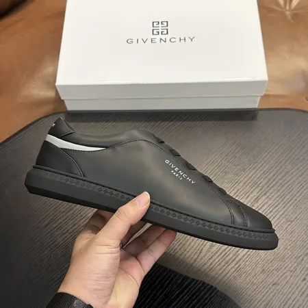 ジバンシィ カジュアルシューズ