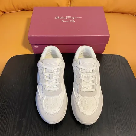 フェラガモ カジュアルシューズ