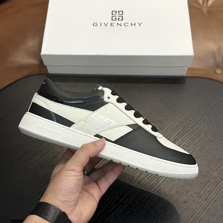 ジバンシィ カジュアルシューズ