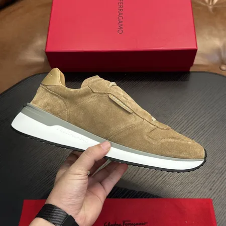 フェラガモ カジュアルシューズ