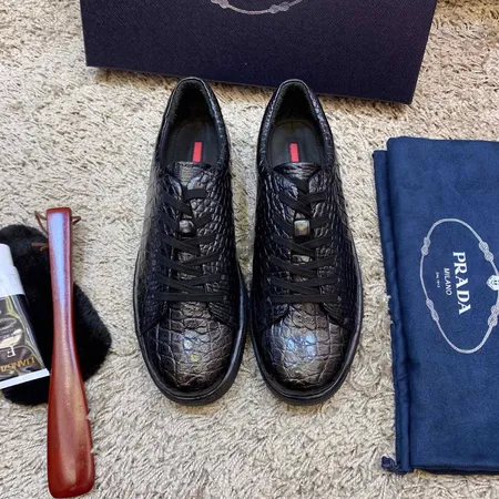 プラダ カジュアルシューズ