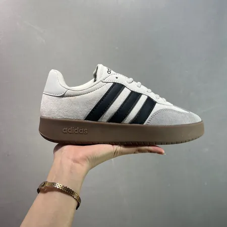 アディダス カジュアルシューズ