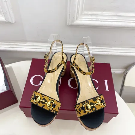 グッチ サンダル