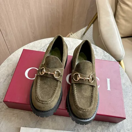 グッチ カジュアルシューズ