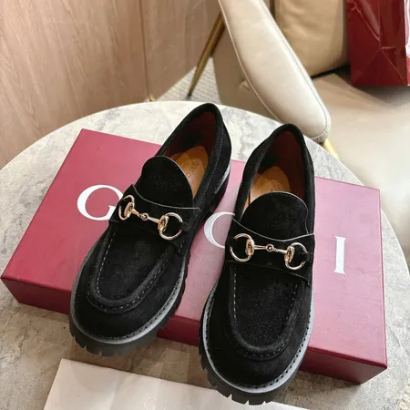 グッチ カジュアルシューズ