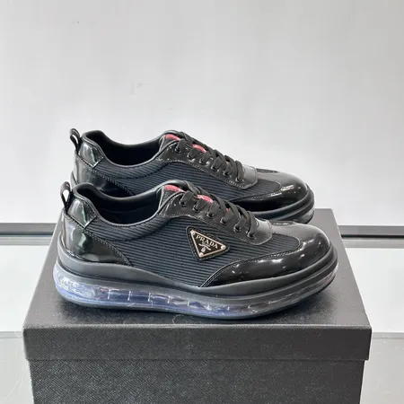 プラダ スニーカー