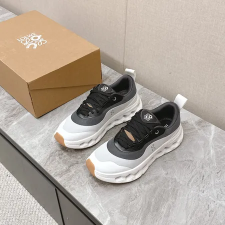 ロエベ スニーカー