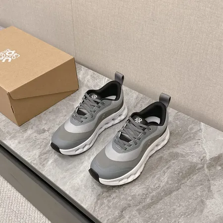 ロエベ スニーカー