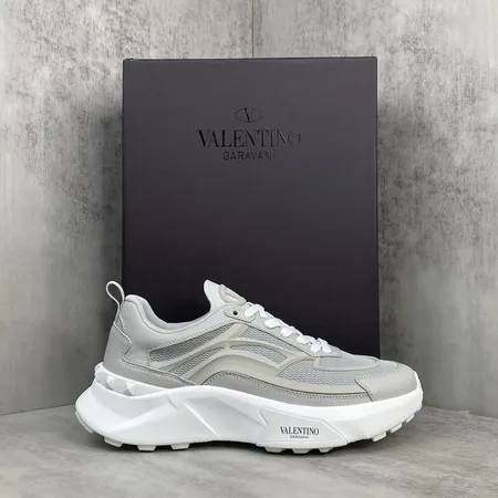 ヴァレンティノ スニーカー