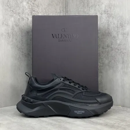 ヴァレンティノ スニーカー