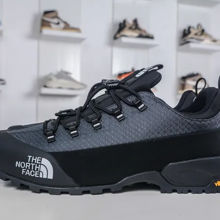 ノースフェイス スニーカー