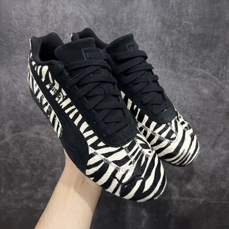 プーマ スニーカー