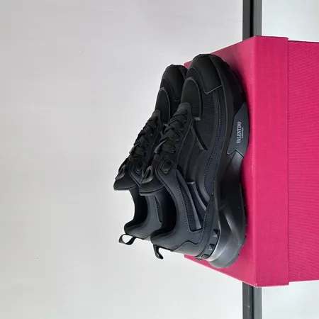 ヴァレンティノ スニーカー