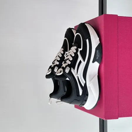 ヴァレンティノ スニーカー