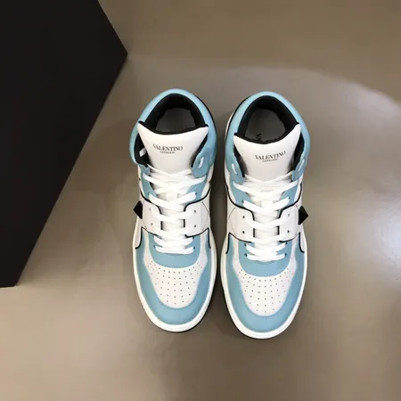 ヴァレンティノ スニーカー
