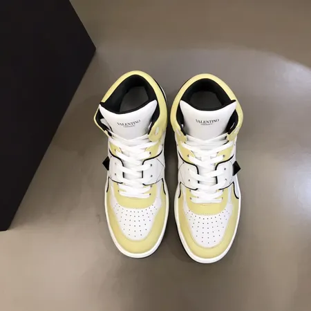 ヴァレンティノ スニーカー