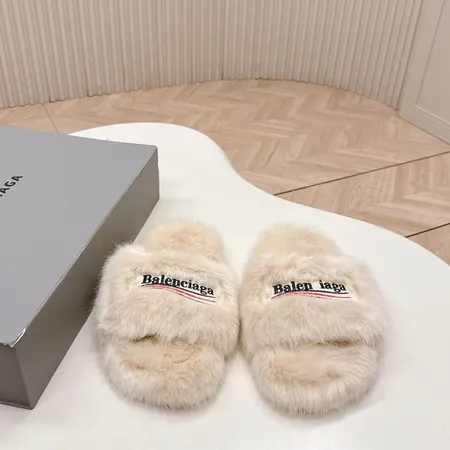 バレンシアガ スリッパ